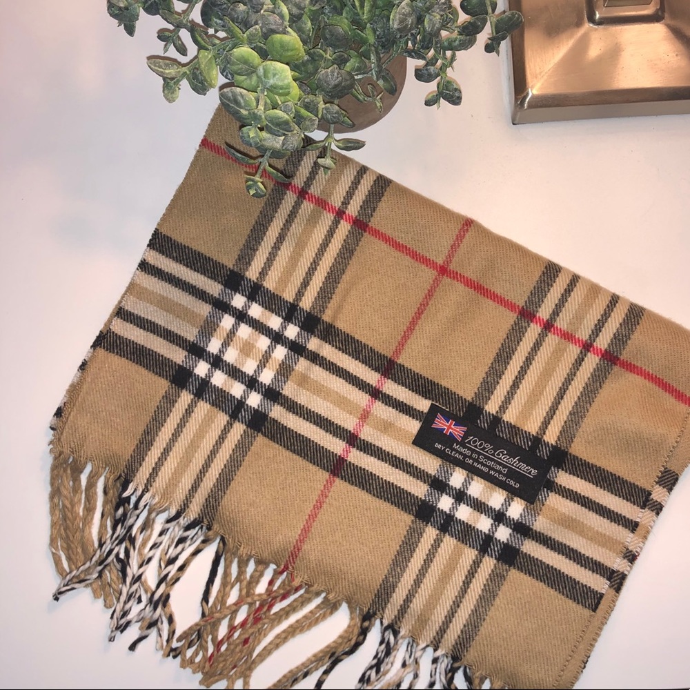 NWOT Burberry - style cashmere soft scarf